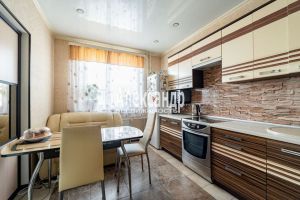 Продам квартиру 1 комнатную с общей площадью 43.1м2, 3/14 эт., на улице Ленинградская всеволожский  заневскоеское поселениеской посёлок янино-1 оранжевая, Всеволожский район, г. Ской посёлок янино-1, Ленинградская обл., Россия, агентство Александр-Недвижимость