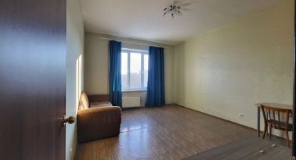 Продам квартиру с общей площадью 29.5м2, 3/5 эт., на улице Рощинская, г. Гатчина, Ленинградская обл., Россия, агентство РЕАЛ агентство недвижимости. Фотография №1