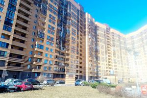 Продам квартиру 1 комнатную с общей площадью 33.2м2, 8/18 эт., на улице Шоссе в лаврики ул  64, г. Мурино, Ленинградская обл., Россия, агентство РЕАЛ агентство недвижимости