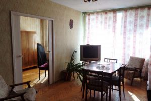 Продам квартиру 3-х комнатную с общей площадью 56.4м2, 3/5 эт., на улице Григорина ул, г. Гатчина, Ленинградская обл., Россия, агентство РЕАЛ агентство недвижимости