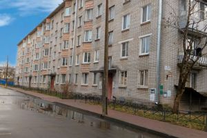Продам квартиру 1 комнатную с общей площадью 31.9м2, 5/5 эт., на улице Хохлова ул, г. Гатчина, Ленинградская обл., Россия, агентство РЕАЛ агентство недвижимости