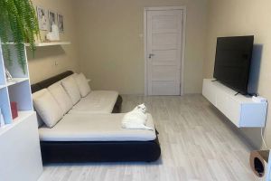 Продам квартиру 4-х комнатную с общей площадью 89.4м2, 1/10 эт., на улице Большевиков, г. Санкт-Петербург, Санкт-Петербург, Россия, агентство РЕАЛ агентство недвижимости