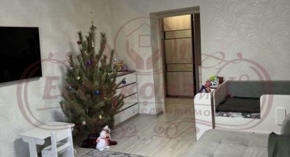 Продам квартиру 2-х комнатную с общей площадью 68.2м2, 1/5 эт., на улице 6а микро, Заозерный район, г. Курган, Курганская обл., Россия, агентство Домовой45. Фотография №1
