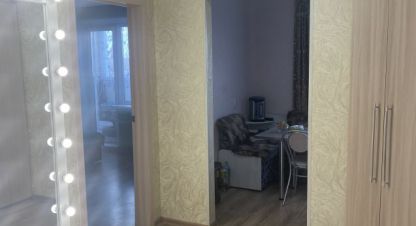 Купить квартиру 2-х комнатную, 61.9 кв. м. Фотография №1 Продам квартиру 2-х комнатную с общей площадью 61.9м2, 1/10 эт., на улице 16 микро, Заозерный район, г. Курган, Курганская обл., Россия, агентство Домовой45. Фотография №1