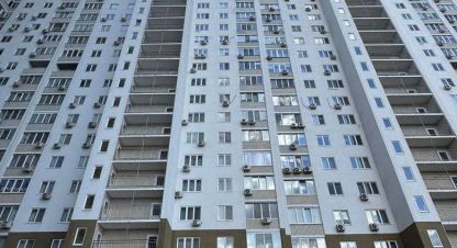 Купить квартиру 1 комнатную, 43 кв. м. Фотография №1 Продам квартиру 1 комнатную с общей площадью 43м2, 11/25 эт., на улице Волжский 4-й проезд, Октябрьский район, г. Саратов, Саратовская обл., Россия, агентство АН Империя. Фотография №1