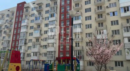 Продам квартиру 1 комнатную с общей площадью 33.9м2, 8/9 эт., на улице Чапаева, г. Евпатория, Крым авт. респ., Россия, агентство Среда. Фотография №1