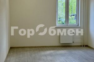 Продам квартиру 1 комнатную с общей площадью 41.3м2, -1/5 эт., на улице Садовая, г. Посёлокского типа икша, Московская обл., Россия, агентство ГорОбмен