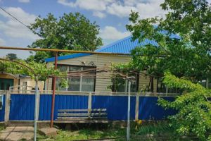 Продам дом 4-х комнатный с общей площадью 72м2, на улице Ленина, г. Чекон, Краснодарский край, Россия, агентство Монополия