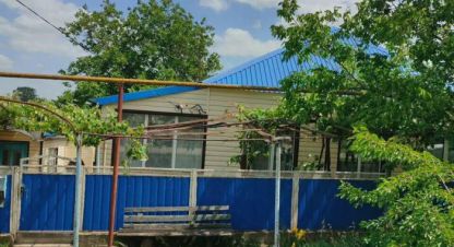 Продам дом 4-х комнатный с общей площадью 72м2, на улице Ленина, г. Чекон, Краснодарский край, Россия, агентство Монополия. Фотография №1