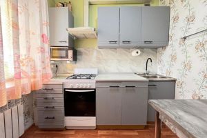 Продам квартиру 2-х комнатную с общей площадью 45.6м2, 5/5 эт., на улице Тренева ул, г. Астрахань, Астраханская обл., Россия, агентство Доверие AN