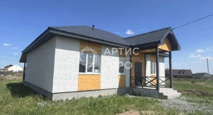 Купить дом 4-х комнатную, 125.6 кв. м. Фотография №1 Продам дом 4-х комнатный с общей площадью 125.6м2, на улице Лиственная, г. Прохладный, Свердловская обл., Россия, агентство Артис Про. Фотография №1