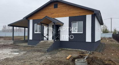 Купить дом 4-х комнатную, 113 кв. м. Фотография №1 Продам дом 4-х комнатный с общей площадью 113м2, на улице Фруктовая, г. Рассоха, Свердловская обл., Россия, агентство Артис Про. Фотография №1