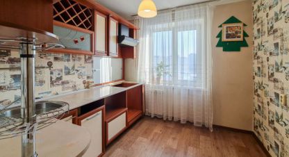 Купить квартиру 2-х комнатную, 48.8 кв. м. Фотография №1 Продам квартиру 2-х комнатную с общей площадью 48.8м2, 8/10 эт., на улице Лазурная ул, Индустриальный район, г. Барнаул, Алтайский край, Россия, агентство Миэль офис в Барануле. Фотография №1