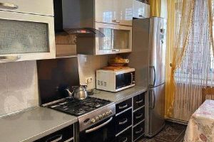 Продам квартиру 3-х комнатную с общей площадью 64.4м2, 6/9 эт., на улице Победы пр-кт, г. Евпатория, Крым авт. респ., Россия, агентство СитиДом