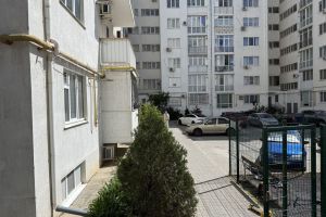 Продам квартиру 1 комнатную с общей площадью 48м2, 4/9 эт., на улице Им 9-го мая ул  90, г. Евпатория, Крым авт. респ., Россия, агентство АН "Домус"