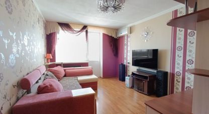 Купить квартиру 1 комнатную, 37.6 кв. м. Фотография №1 Продам квартиру 1 комнатную с общей площадью 37.6м2, 1/4 эт., на улице Ленина ул, г. Штормовое с, Крым авт. респ., Россия, агентство АН Домус. Фотография №1