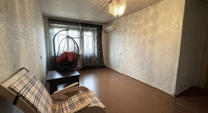 Продам квартиру 2-х комнатную с общей площадью 41.7м2, 5/5 эт., на улице Брянской пролетарской дивизии ул, Бежицкий район, г. Брянск, Брянская обл., Россия, агентство Интернет-партнер. Фотография №1