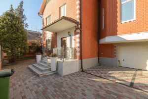 Продам дом 6-ти комнатный с общей площадью 428м2, на улице Аральский пер, Ворошиловский район, г. Ростов-на-Дону, Ростовская обл., Россия, агентство Интернет-партнер