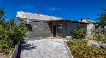 Продам дом 3-х комнатный с общей площадью 58.5м2, на улице Приморская ул, г. Заводское, Крым авт. респ., Россия, агентство Интернет-партнер. Фотография №1