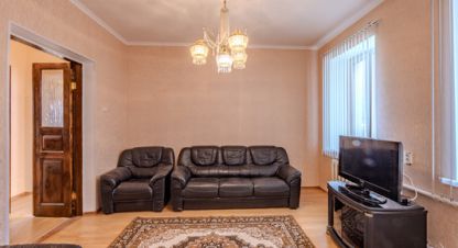 Купить дом 4-х комнатную, 65 кв. м. Фотография №1 Продам дом 4-х комнатный с общей площадью 65м2, на улице Вишневая ул, г. Гвардейское , Крым авт. респ., Россия, агентство Интернет-партнер. Фотография №1