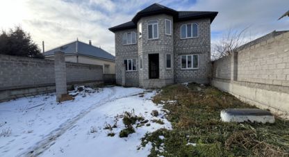 Купить дом 6-ти комнатную, 280 кв. м. Фотография №1 Продам дом 6-ти комнатный с общей площадью 280м2, на улице Садовый пер, г. Шалушка, Кабардино-Балкария респ., Россия, агентство Интернет-партнер. Фотография №1