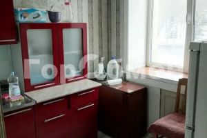 Продам квартиру 3-х комнатную с общей площадью 41м2, 2/4 эт., на улице Горького, г. Калтан, Кемеровская обл., Россия, агентство ГорОбмен