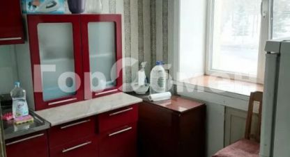 Продам квартиру 3-х комнатную с общей площадью 41м2, 2/4 эт., на улице Горького, г. Калтан, Кемеровская обл., Россия, агентство ГорОбмен. Фотография №1
