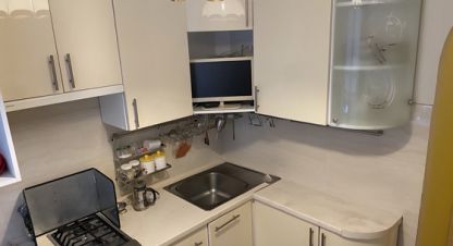 Продам квартиру 3-х комнатную с общей площадью 57.2м2, 2/3 эт., на улице Приморское шоссе, г. Зеленогорск, Санкт-Петербург, Россия, агентство Интернет-партнер. Фотография №1