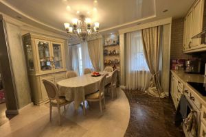 Продам квартиру 4-х комнатную с общей площадью 118м2, 10/10 эт., на улице Тельмана ул, Кировский район, г. Ростов-на-Дону, Ростовская обл., Россия, агентство Интернет-партнер