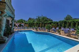 Продам торговое помещение с общей площадью 1618м2, на улице Приморский пер, г. Витязево, Краснодарский край, Россия, агентство Интернет-партнер