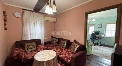 Продам дом 4-х комнатный с общей площадью 73.7м2, на улице Красная ул, г. Темиргоевская, Краснодарский край, Россия, агентство Интернет-партнер. Фотография №1