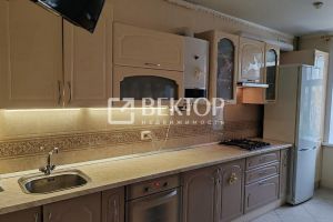 Продам квартиру 2-х комнатную с общей площадью 70.2м2, 3/5 эт., на улице Чернореченский проезд, г. Кострома, Костромская обл., Россия, агентство Вектор Продам квартиру 2-х комнатную с общей площадью 70.2м2, 3/5 эт., на улице Чернореченский проезд, г. Кострома, Костромская обл., Россия, агентство Вектор