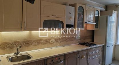Продам квартиру 2-х комнатную с общей площадью 70.2м2, 3/5 эт., на улице Чернореченский проезд, г. Кострома, Костромская обл., Россия, агентство Вектор. Фотография №1