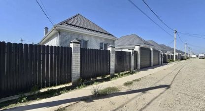 Купить дом 3-х комнатную, 100 кв. м. Фотография №1 Продам дом 3-х комнатный с общей площадью 100м2, на улице -й лиговский, г. Краснодар, Краснодарский край, Россия, агентство Аурус-Риэлт. Фотография №1