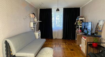 Продам квартиру 2-х комнатную с общей площадью 48.7м2, 3/5 эт., на улице Ворошилова ул, г. Апшеронск, Краснодарский край, Россия, агентство Мореон Инвест. Фотография №1