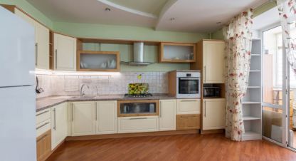 Купить квартиру 3-х комнатную, 104 кв. м. Фотография №1 Продам квартиру 3-х комнатную с общей площадью 104м2, 2/6 эт., на улице Березовский пер, г. Астрахань, Астраханская обл., Россия, агентство Доверие AN. Фотография №1