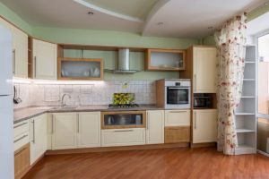 Продам квартиру 3-х комнатную с общей площадью 104м2, 2/6 эт., на улице Березовский пер, г. Астрахань, Астраханская обл., Россия, агентство Доверие AN