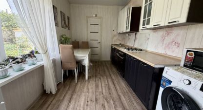 Продам дом 4-х комнатный с общей площадью 98.8м2, на улице Мелиоративная ул, г. Камызяк, Астраханская обл., Россия, агентство Доверие AN. Фотография №1