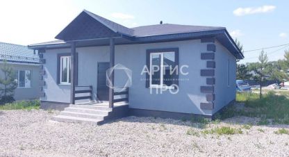 Купить дом 4-х комнатную, 114.8 кв. м. Фотография №1 Продам дом 4-х комнатный с общей площадью 114.8м2, на улице Можжевеловая, г. Рассоха, Свердловская обл., Россия, агентство Артис Про. Фотография №1