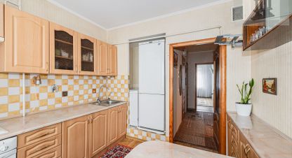Купить квартиру 2-х комнатную, 50.8 кв. м. Фотография №1 Продам квартиру 2-х комнатную с общей площадью 50.8м2, 1/5 эт., на улице Нарвская ул, Ленинградский район, г. Калининград, Калининградская обл., Россия, агентство ООО Базис-Недвижимость. Фотография №1
