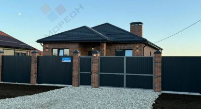 Купить дом 4-х комнатную, 100 кв. м. Фотография №1 Продам дом 4-х комнатный с общей площадью 100м2, на улице Красивая ул, г. Южный, Краснодарский край, Россия, агентство Мореон Инвест. Фотография №1