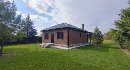 Купить дом 3-х комнатную, 80 кв. м. Фотография №1 Продам дом 3-х комнатный с общей площадью 80м2, на улице Горького ул, г. Новотитаровская ст-ца, Краснодарский край, Россия, агентство Мореон Инвест. Фотография №1