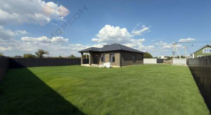 Купить дом 4-х комнатную, 130 кв. м. Фотография №1 Продам дом 4-х комнатный с общей площадью 130м2, на улице Теучежская ул, г. Козет аул, Адыгея респ., Россия, агентство Мореон Инвест. Фотография №1