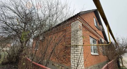 Купить дом 3-х комнатную, 97.4 кв. м. Фотография №1 Продам дом 3-х комнатный с общей площадью 97.4м2, на улице Фрунзе ул, г. Апшеронск, Краснодарский край, Россия, агентство Мореон Инвест. Фотография №1