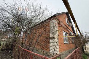 Продам дом 3-х комнатный с общей площадью 97.4м2, на улице Фрунзе ул, г. Апшеронск, Краснодарский край, Россия, агентство Мореон Инвест