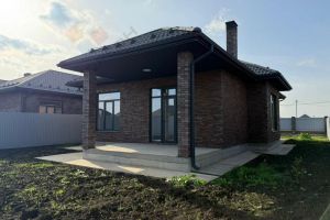 Продам дом 4-х комнатный с общей площадью 135м2, на улице Бирюзовая ул, г. Южный, Краснодарский край, Россия, агентство Мореон Инвест