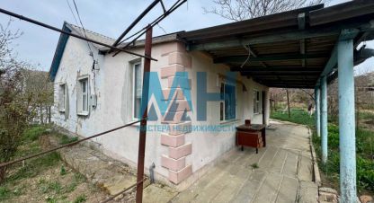 Купить дом 3-х комнатную, 50 кв. м. Фотография №1 Продам дом 3-х комнатный с общей площадью 50м2, на улице Ивовый, г. Передовое, Крым авт. респ., Россия, агентство Мастера Недвижимости . Фотография №1