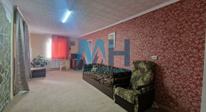 Купить дом 4-х комнатную, 100 кв. м. Фотография №1 Продам дом 4-х комнатный с общей площадью 100м2, на улице Баденкиной, г. Новобобровка, Крым авт. респ., Россия, агентство Мастера Недвижимости . Фотография №1