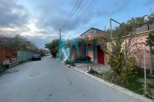 Продам дом 2-х комнатный с общей площадью 33м2, на улице Декабристов, г. Севастополь, Крым авт. респ., Россия, агентство Мастера Недвижимости Продам дом 2-х комнатный с общей площадью 33м2, на улице Декабристов, г. Севастополь, Крым авт. респ., Россия, агентство Мастера Недвижимости