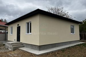 Продам дом 3-х комнатный с общей площадью 81м2, г. Медик-1, Крым авт. респ., Россия, агентство InVita Realty Продам дом 3-х комнатный с общей площадью 81м2, г. Медик-1, Крым авт. респ., Россия, агентство InVita Realty